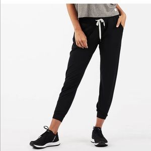 NWT VUORI clothing performance joggers in black